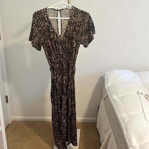 All In Favor Leopard Print Stretch Wide Leg Jumpsuit Small - Picture 1 of 5